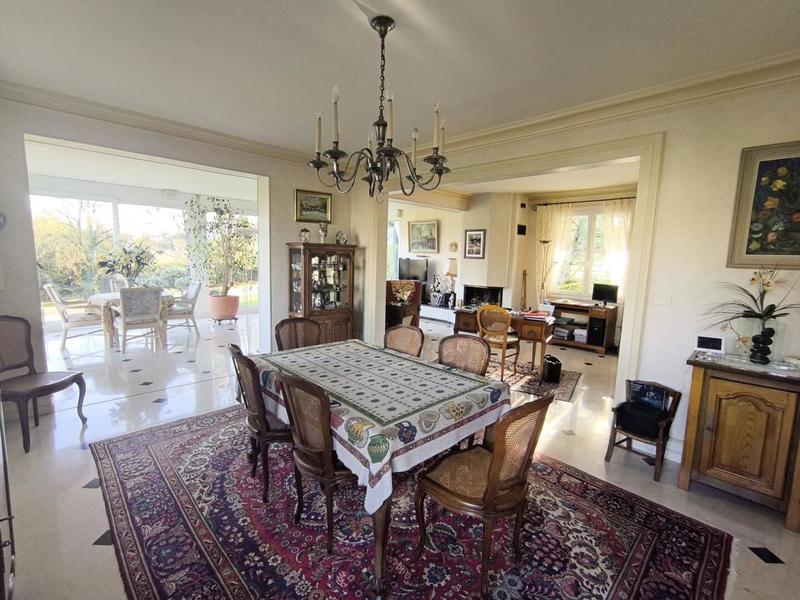 Maison - 218 m² - 6 pièces