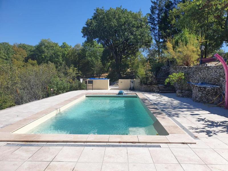 Propriété - 330 m² - 12 pièces