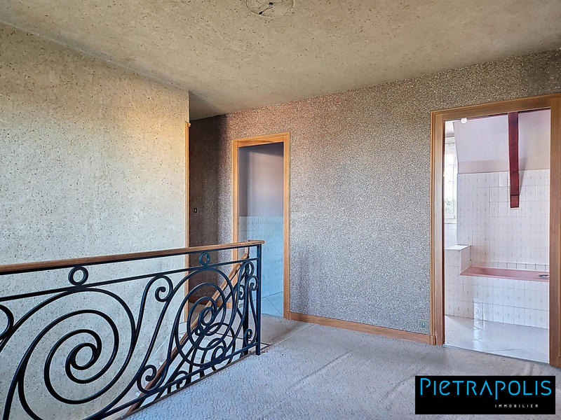 Maison traditionnelle - 220 m² - 7 pièces