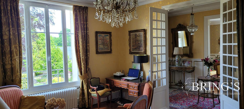 Maison - 222 m² - 9 pièces