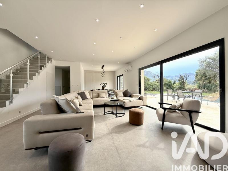 Maison - 141 m² - 5 pièces