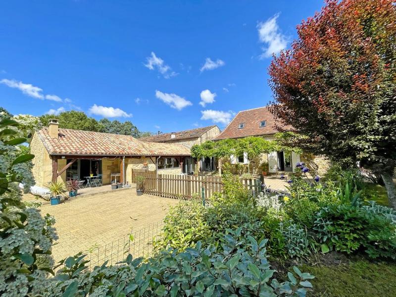 Maison en pierre - 232 m² - 7 pièces