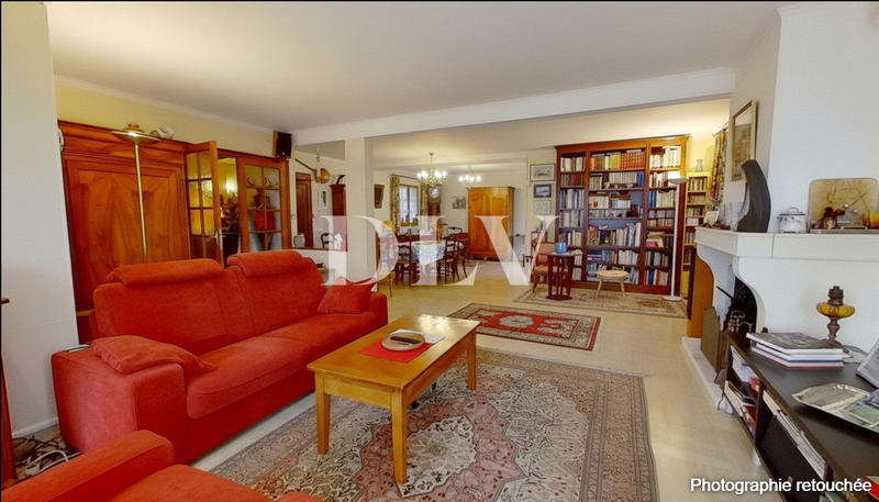 Maison - 220 m² - 8 pièces