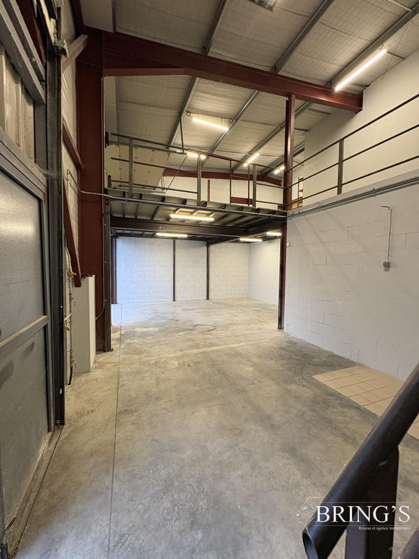 Entrepôt - 140 m²