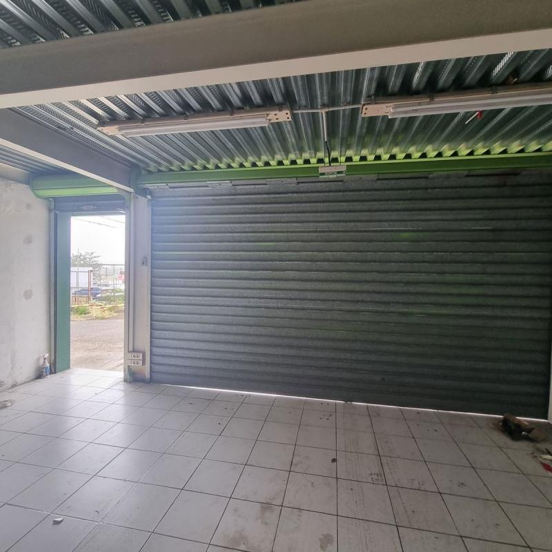 Local commercial - 80 m² - 1 pièce