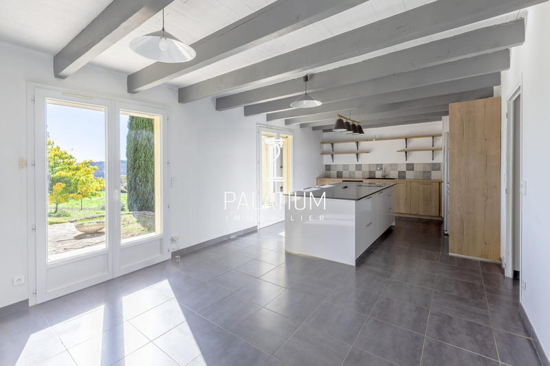 Maison - 326 m² - 9 pièces