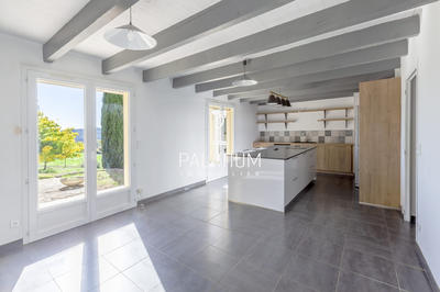 Maison - 326 m² - 9 pièces