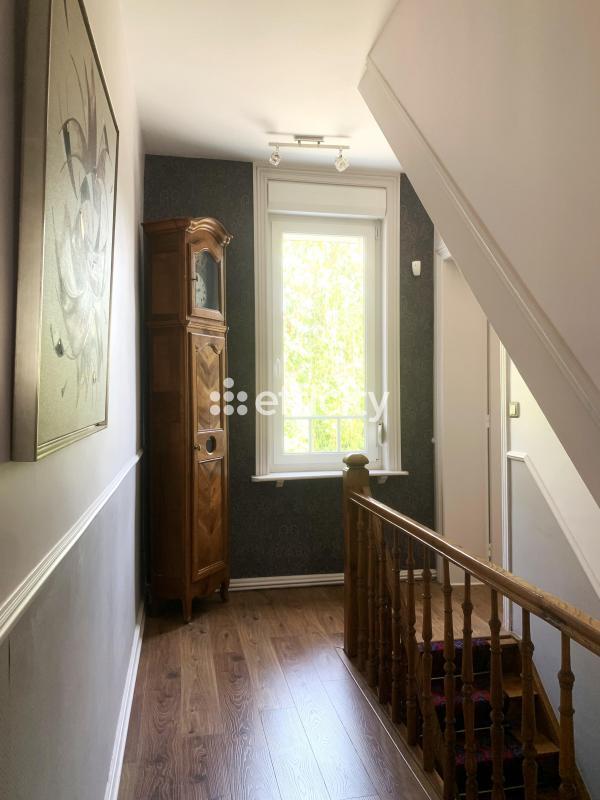 Maison - 287 m² - 8 pièces