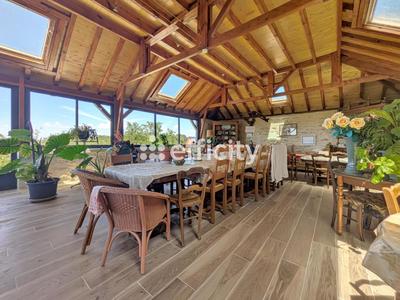 Maison - 550 m² - 18 pièces