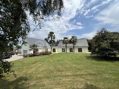 Pavillon - 220 m² - 9 pièces