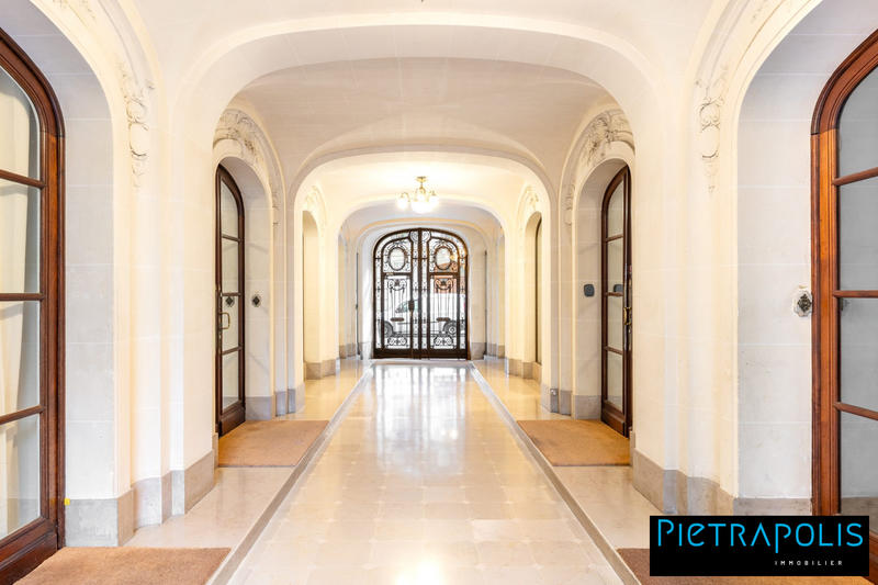 Appartement - 293 m² - 7 pièces