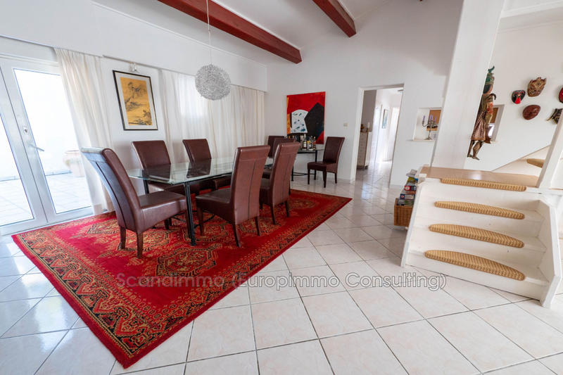 Maison - 234 m² - 9 pièces