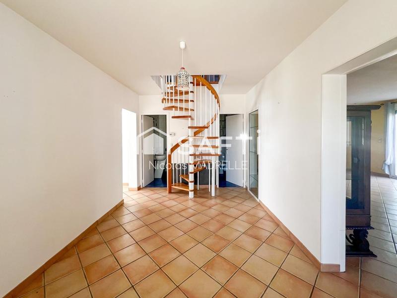 Maison - 200 m² - 7 pièces