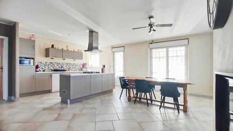 Maison - 195 m² - 7 pièces