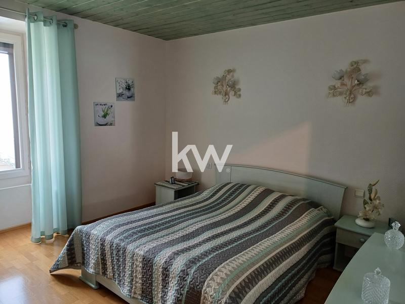 Maison - 339 m² - 15 pièces