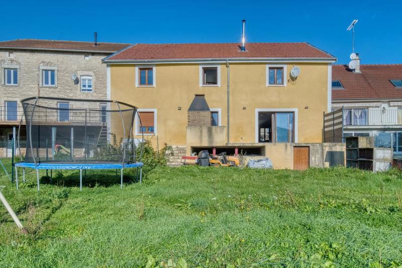 Maison - 270 m² - 9 pièces