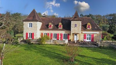 Propriété - 235 m² - 6 pièces