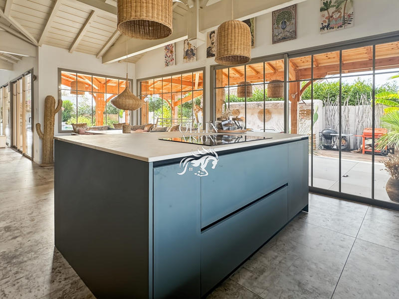 Villa - 250 m² - 10 pièces