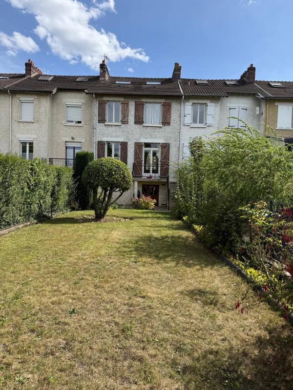 Maison - 90 m² - 5 pièces