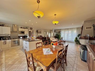 Maison - 110 m² - 4 pièces