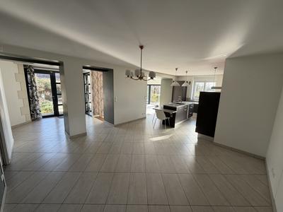 Maison - 210 m² - 6 pièces