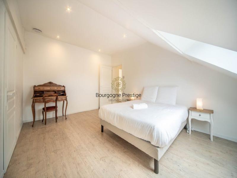 Propriété - 322 m² - 9 pièces