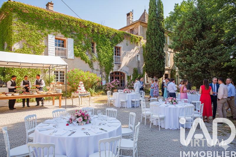 Maison - 693 m² - 10 pièces