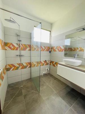 Maison - 360 m² - 10 pièces