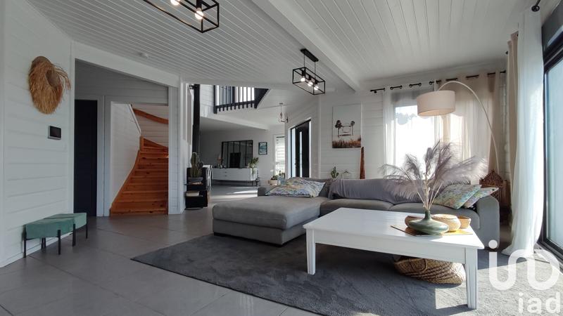 Maison - 230 m² - 6 pièces