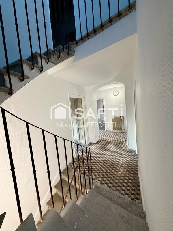 Maison - 250 m² - 7 pièces