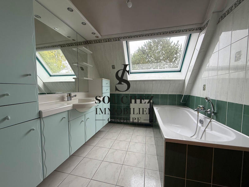 Maison - 143 m² - 8 pièces