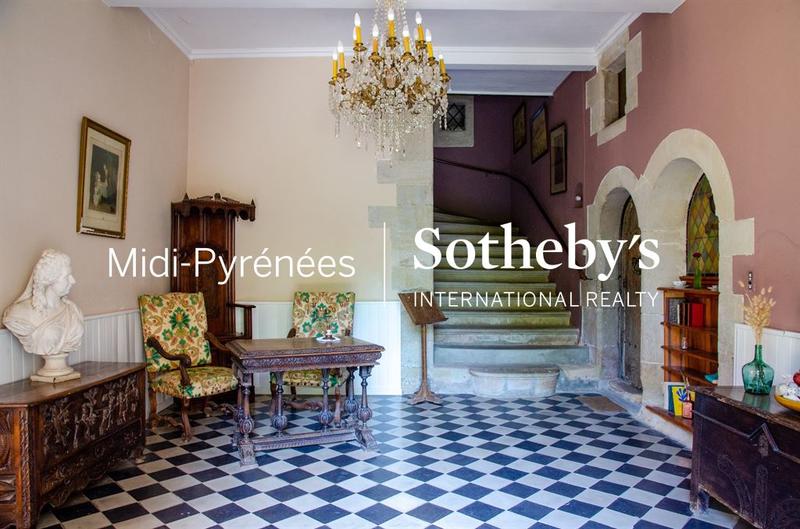 Château - 1 573 m² - 36 pièces