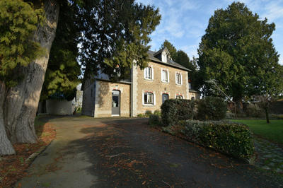 Maison - 220 m² - 10 pièces