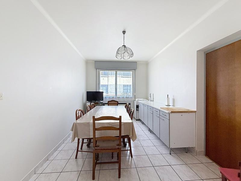 Maison - 240 m² - 10 pièces