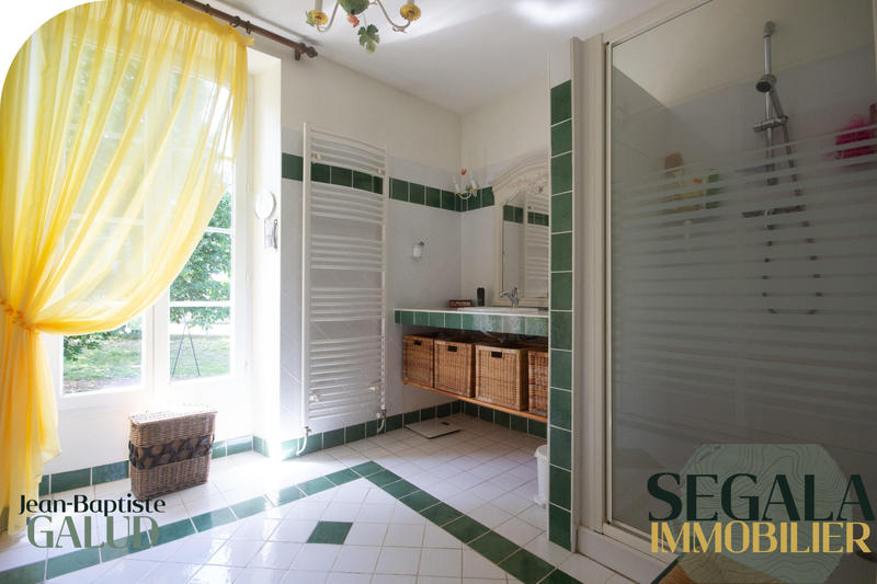 Propriété - 173 m² - 6 pièces