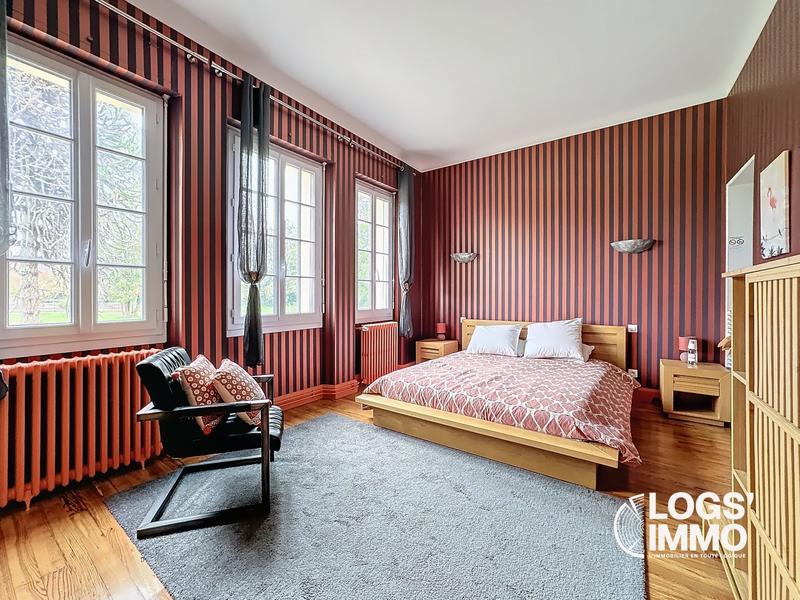 Maison - 320 m² - 27 pièces