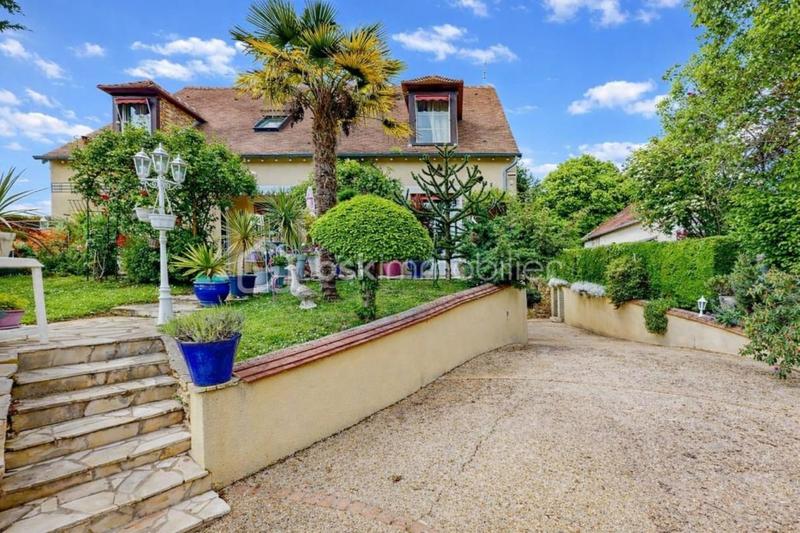 Maison d'architecte - 231 m² - 7 pièces