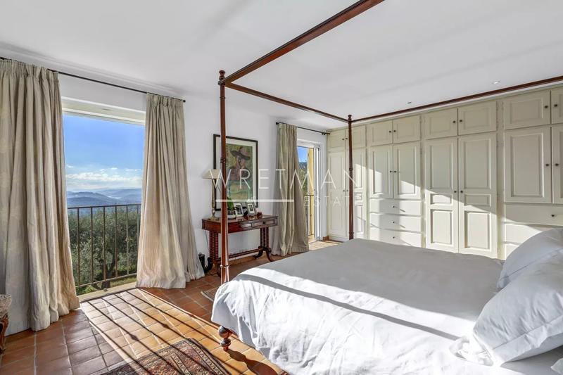 Maison - 240 m² - 6 pièces