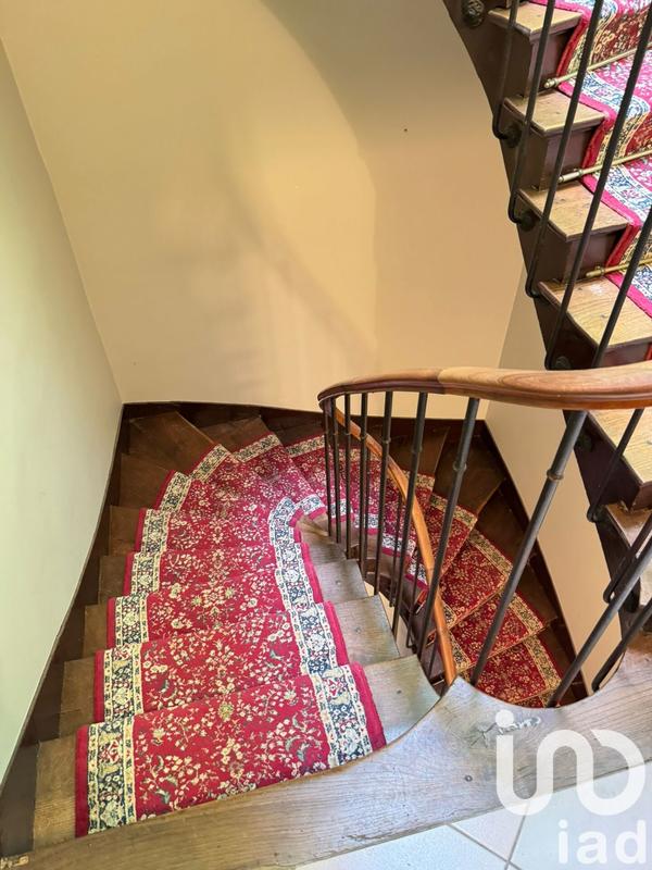 Maison - 216 m² - 8 pièces