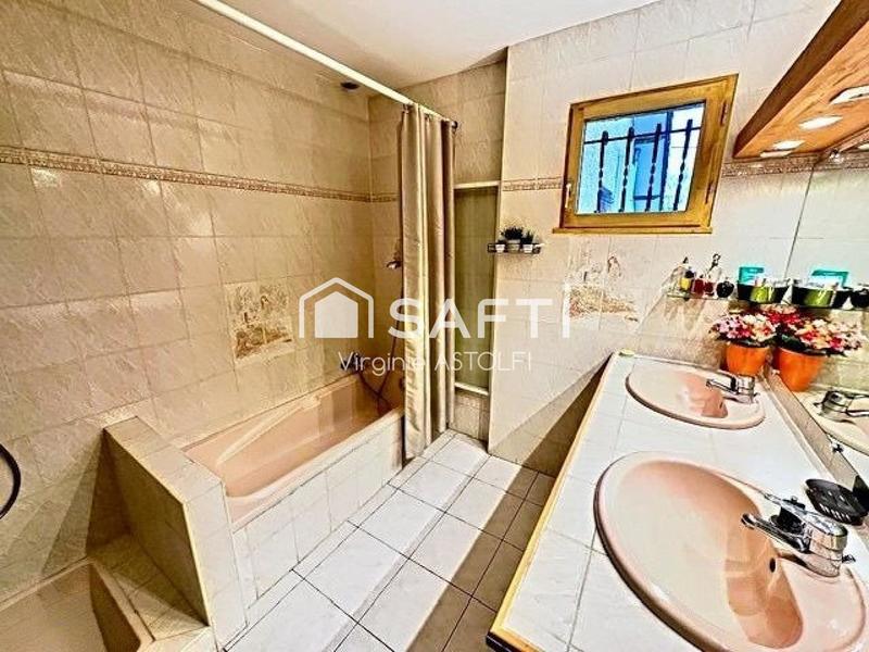 Maison - 179 m² - 8 pièces