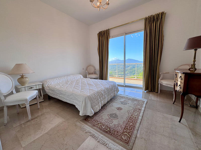 Villa - 213 m² - 5 pièces