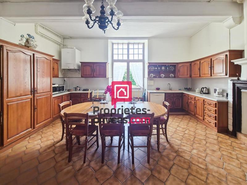 Maison - 270 m² - 8 pièces