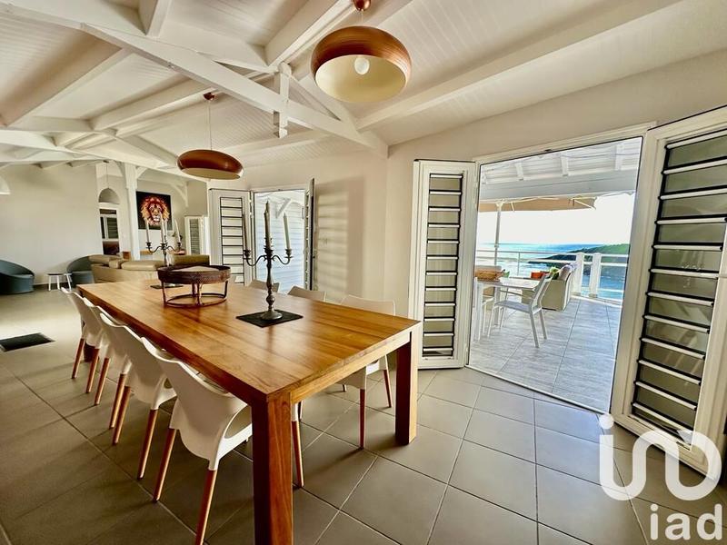 Maison - 250 m² - 8 pièces