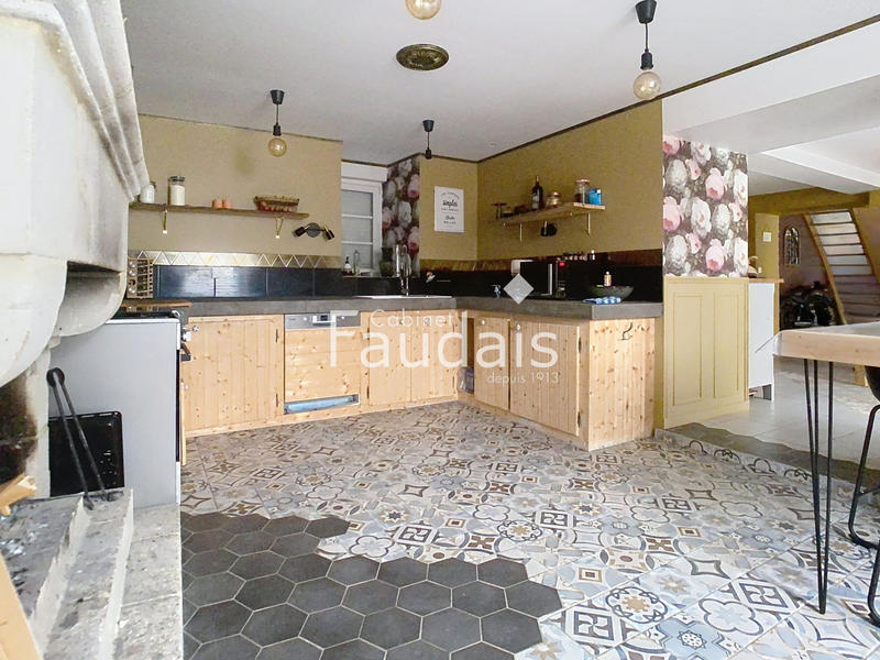 Maison - 200 m² - 7 pièces