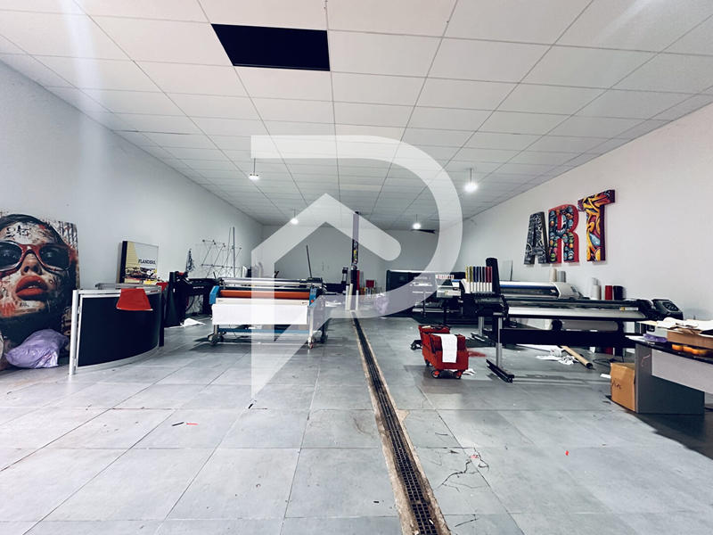 Local d'activité / Entrepôt - 190 m²