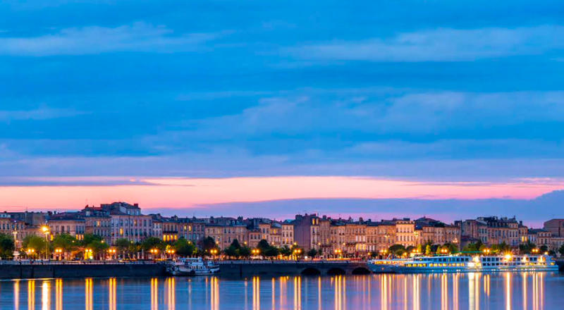 Studio - 157 m² - 6 pièces