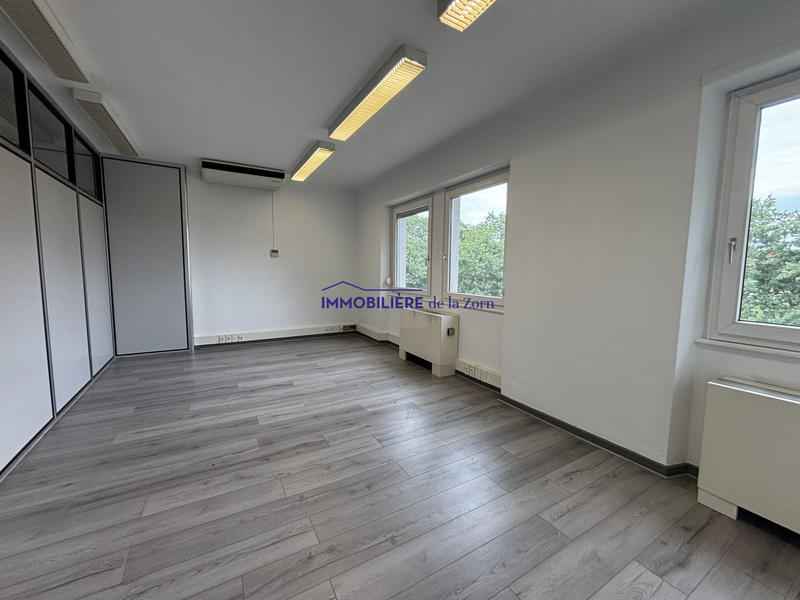 Local commercial - 323 m²