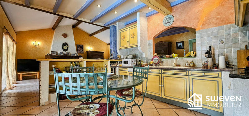 Maison traditionnelle - 202 m² - 7 pièces