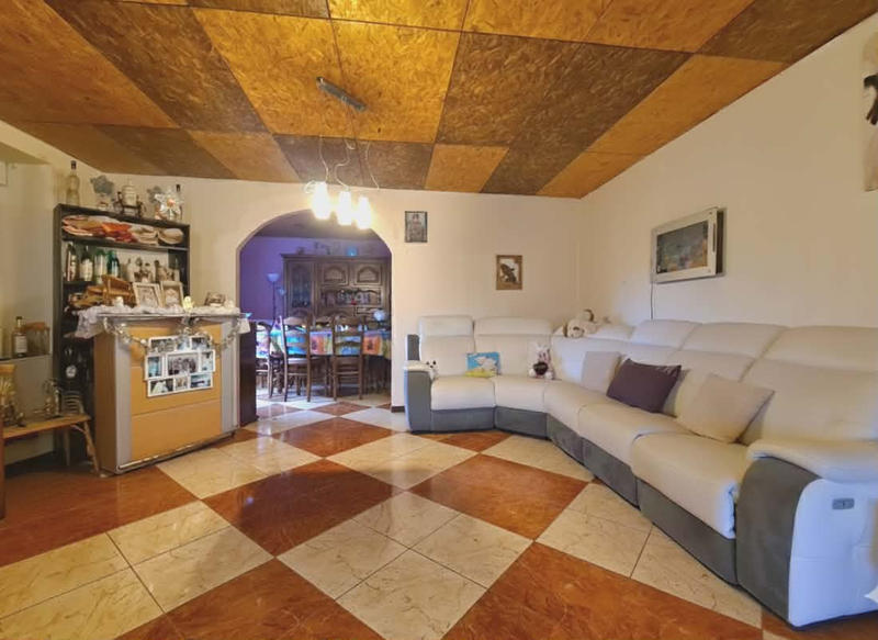 Maison - 210 m² - 8 pièces