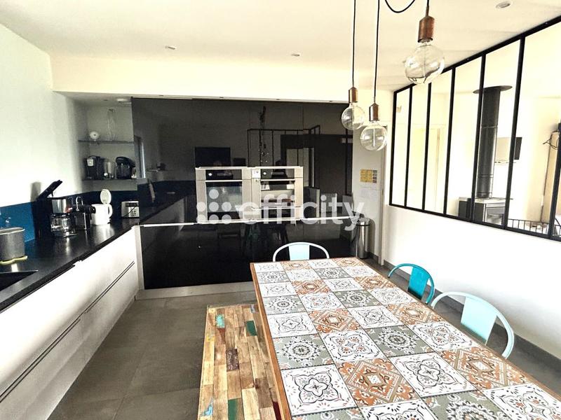 Maison - 137 m² - 5 pièces